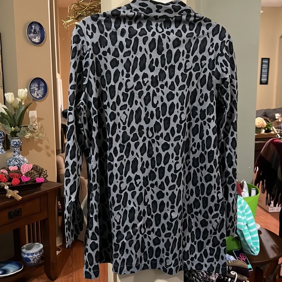 NWT Chicos Polished Cheetah tunic knit top - Picture 7 of 10